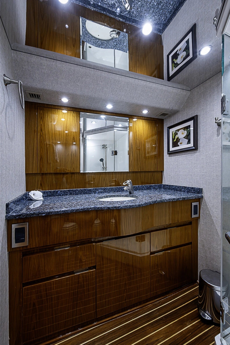 2011 Viking 76 Enclosed Bridge