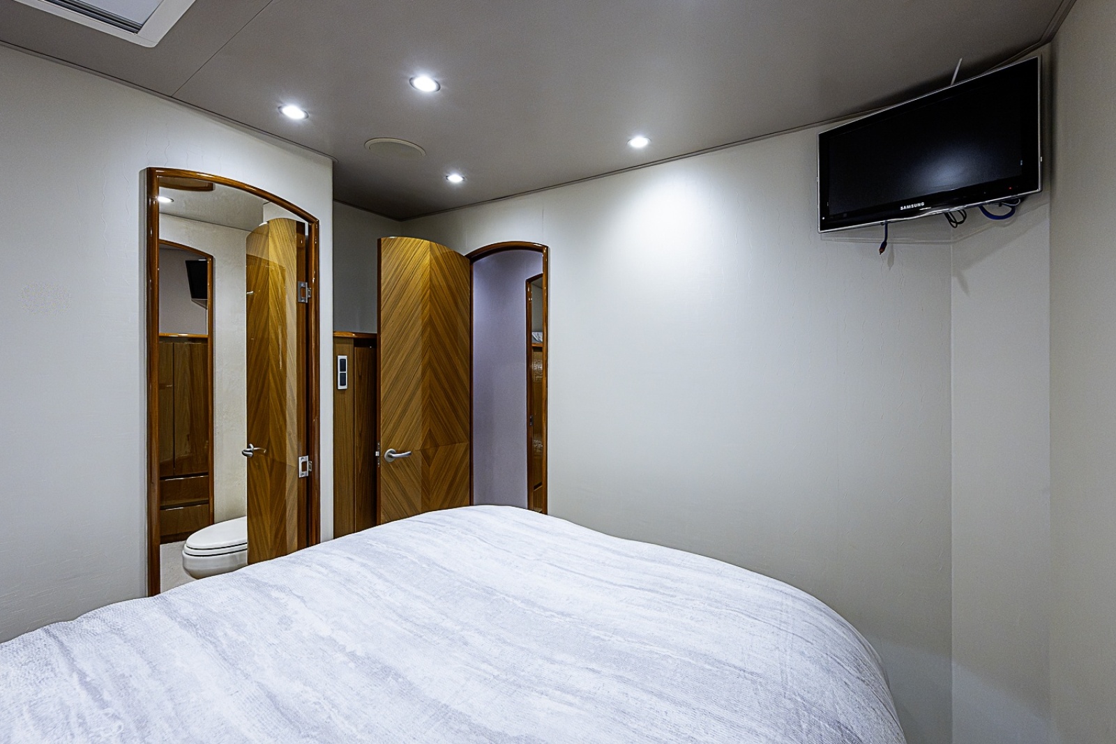 2011 Viking 76 Enclosed Bridge