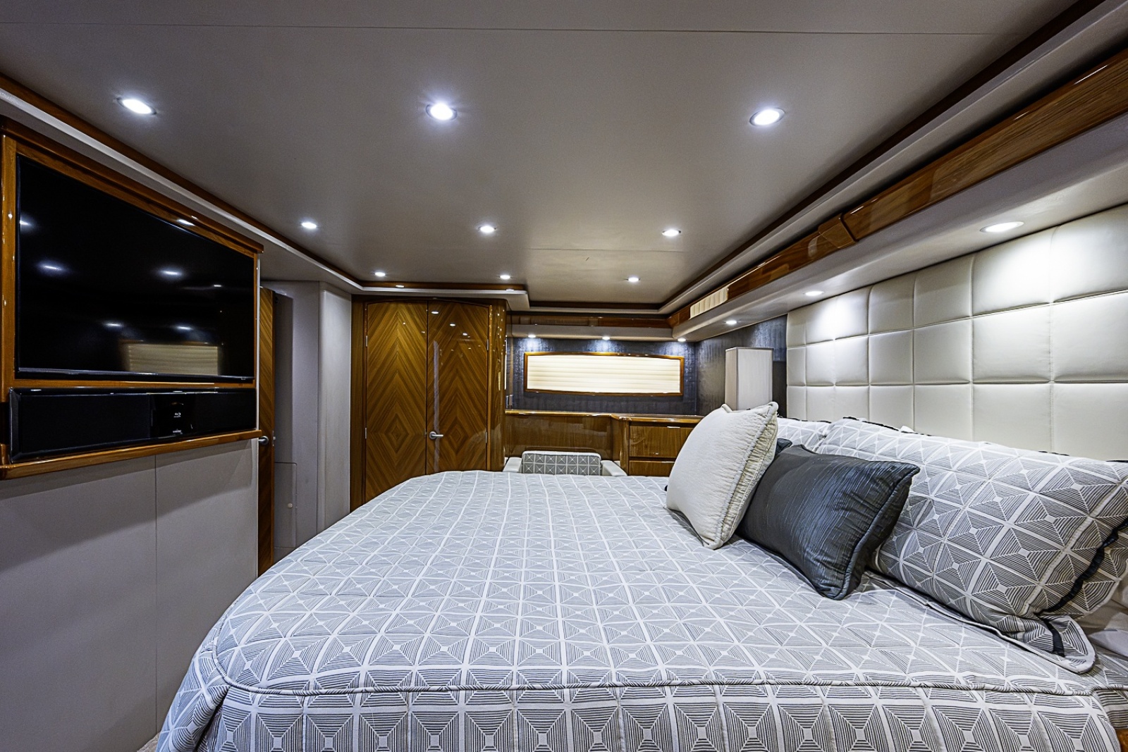 2011 Viking 76 Enclosed Bridge