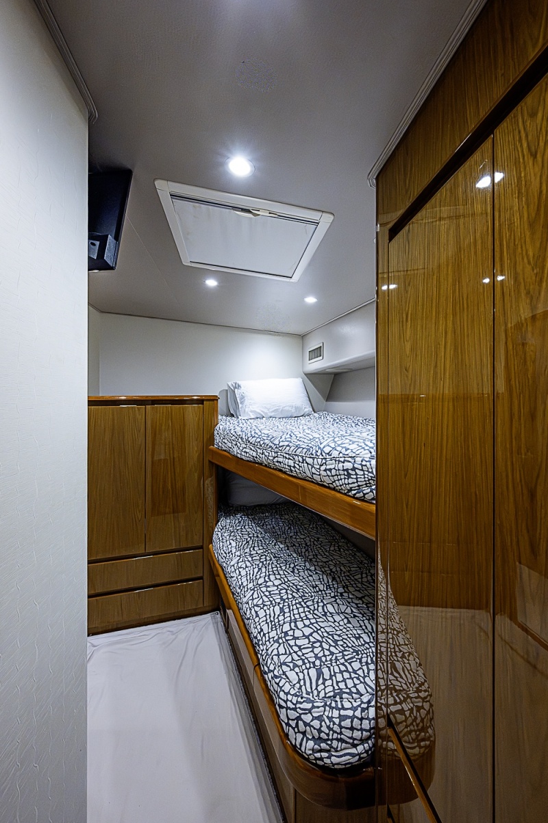 2011 Viking 76 Enclosed Bridge