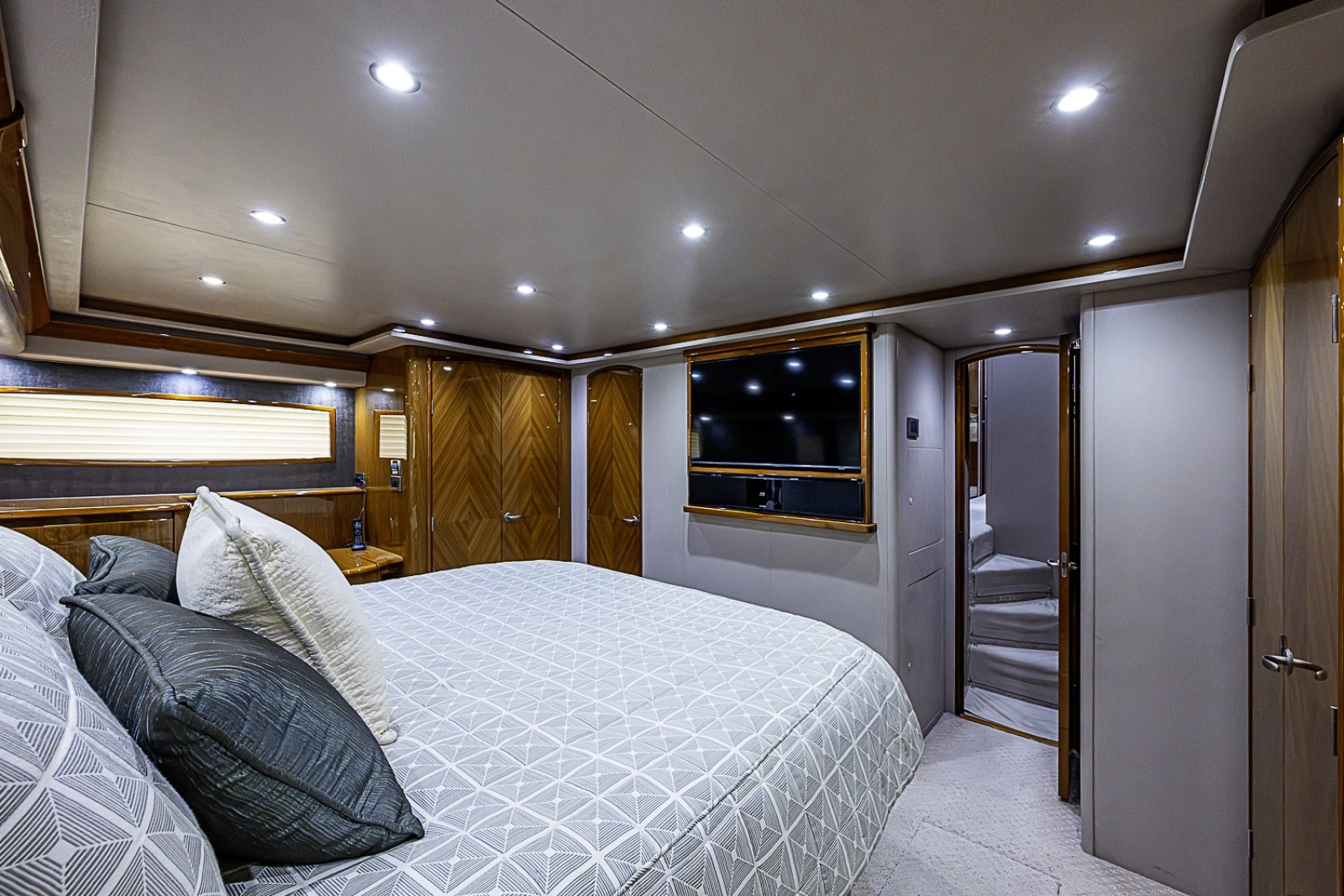 2011 Viking 76 Enclosed Bridge
