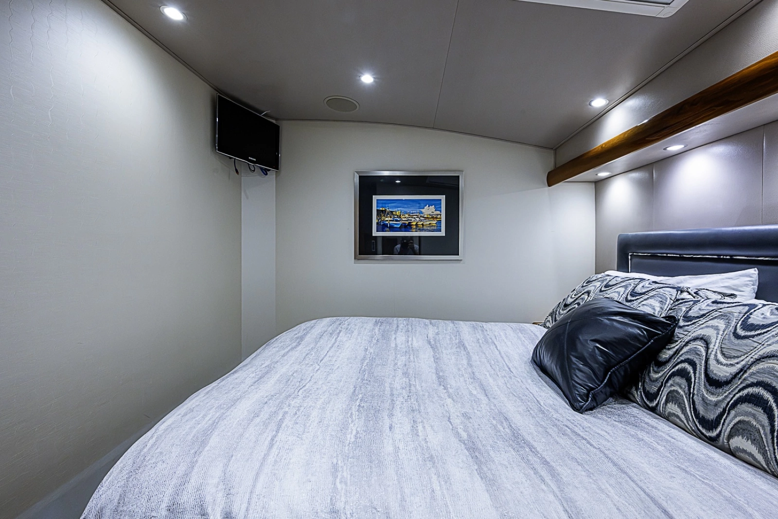 2011 Viking 76 Enclosed Bridge