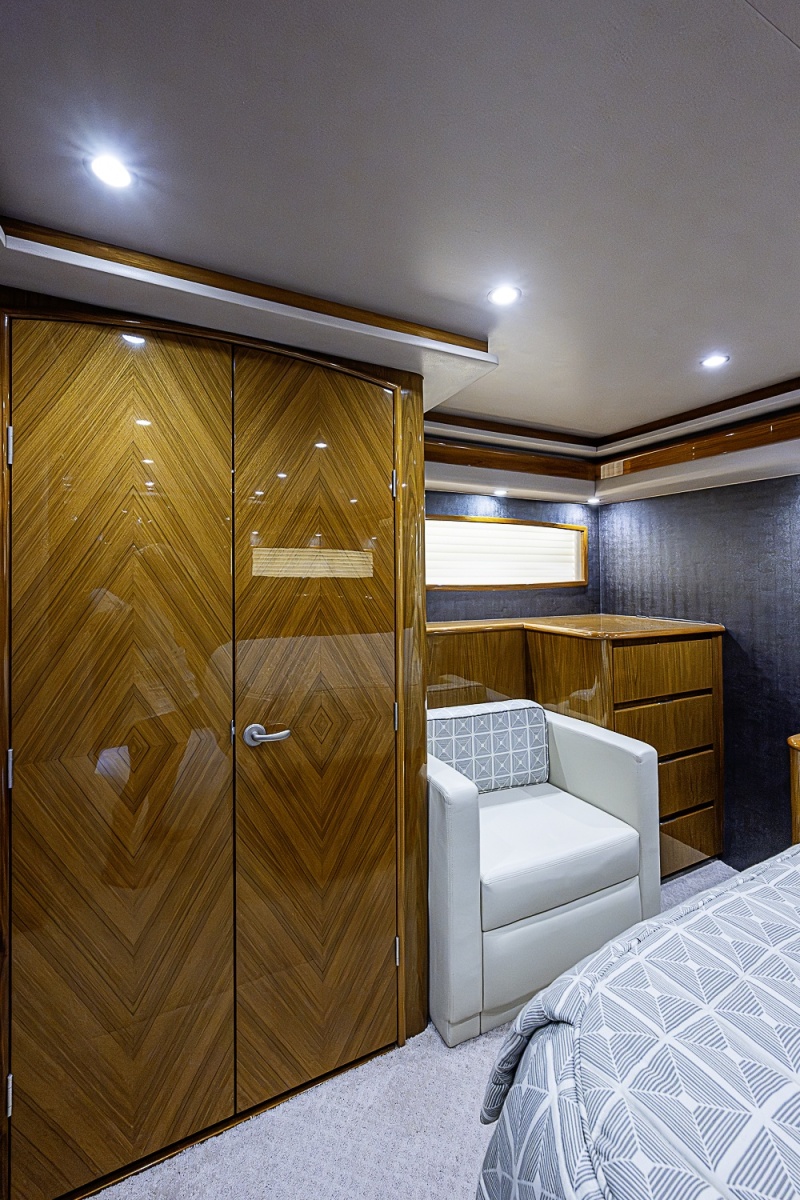2011 Viking 76 Enclosed Bridge