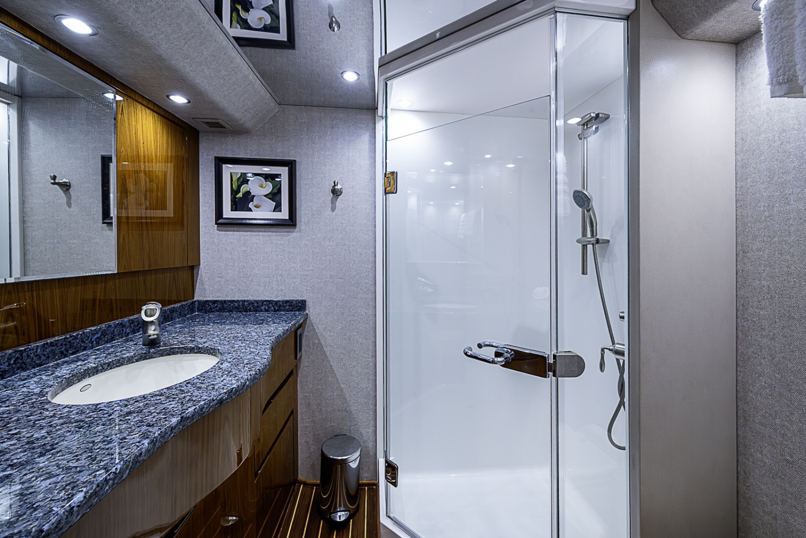 2011 Viking 76 Enclosed Bridge