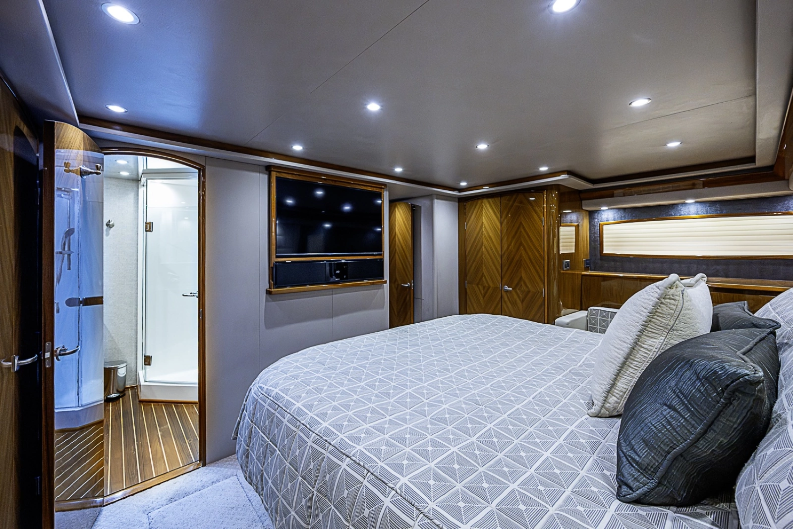 2011 Viking 76 Enclosed Bridge