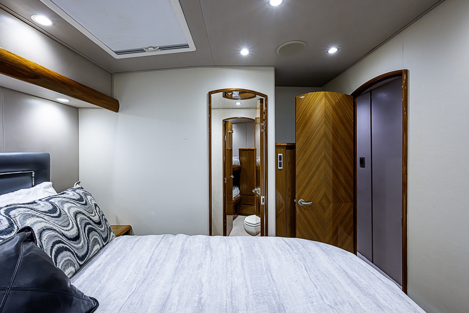 2011 Viking 76 Enclosed Bridge