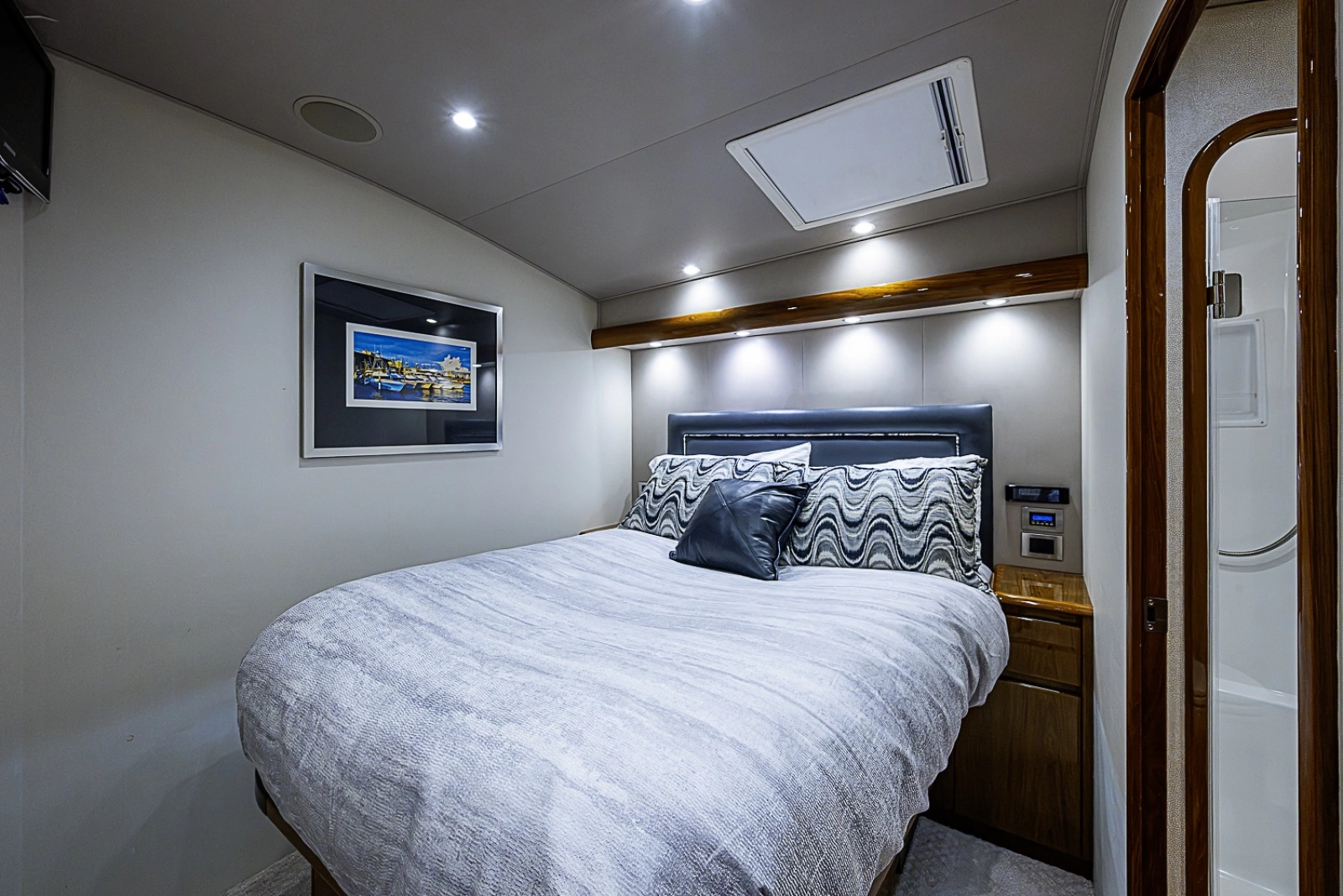 2011 Viking 76 Enclosed Bridge