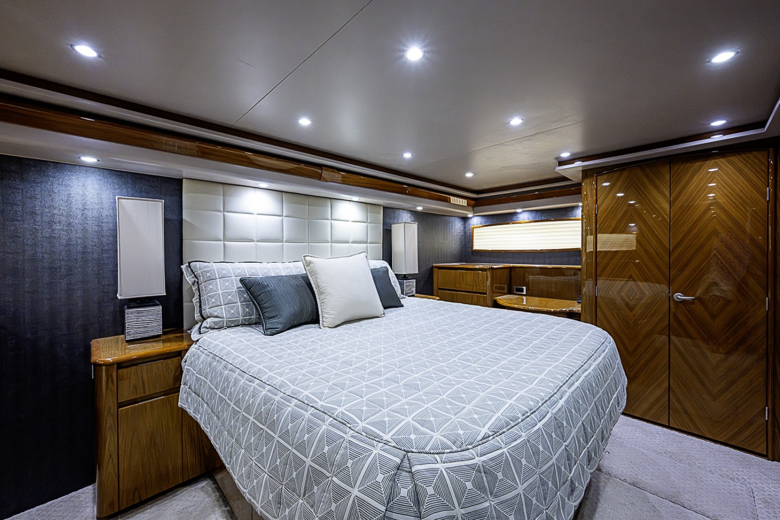 2011 Viking 76 Enclosed Bridge