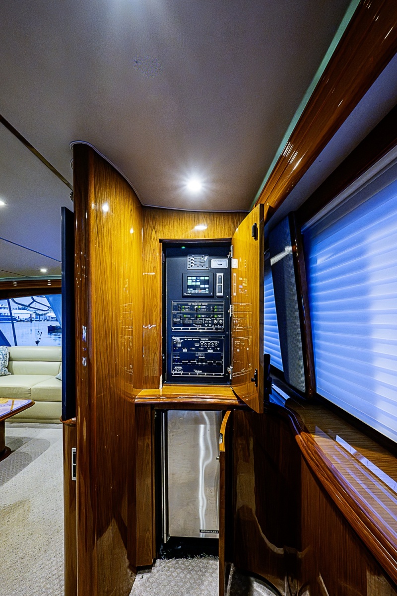 2011 Viking 76 Enclosed Bridge
