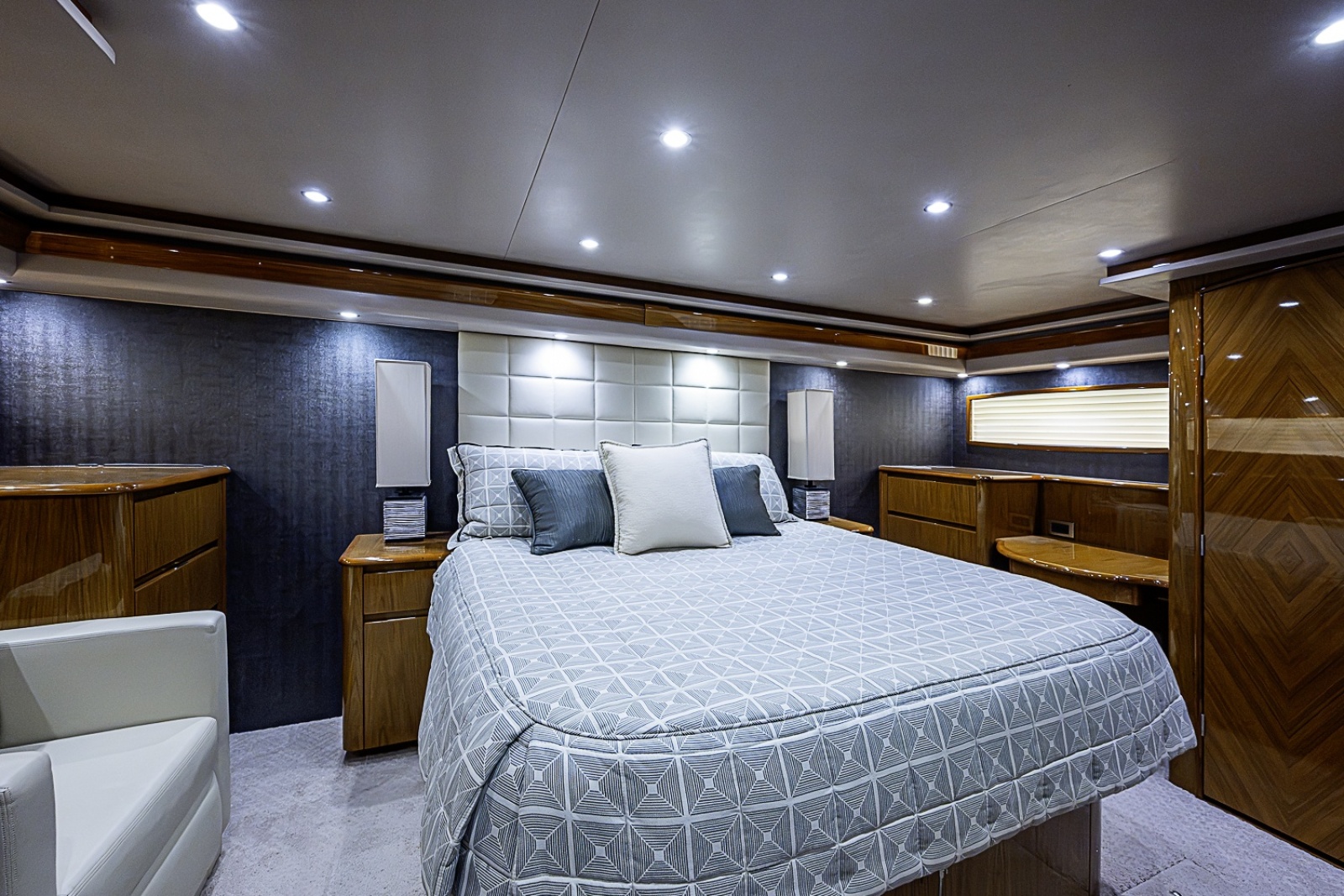 2011 Viking 76 Enclosed Bridge