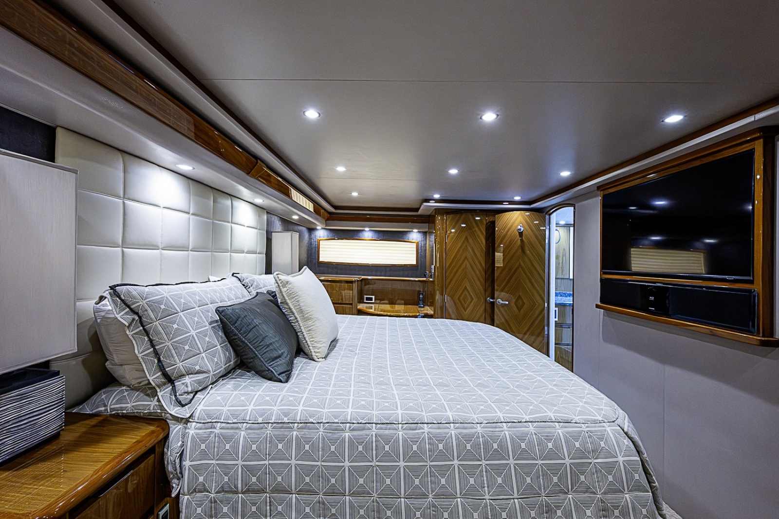2011 Viking 76 Enclosed Bridge