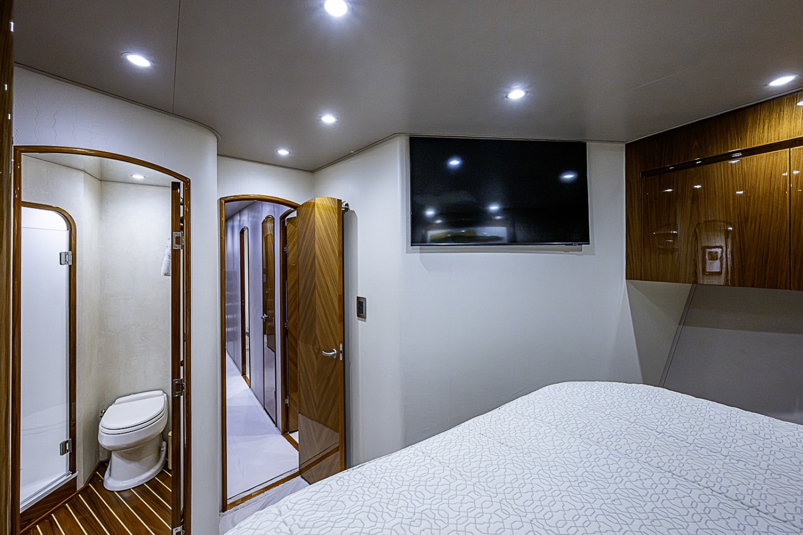 2011 Viking 76 Enclosed Bridge