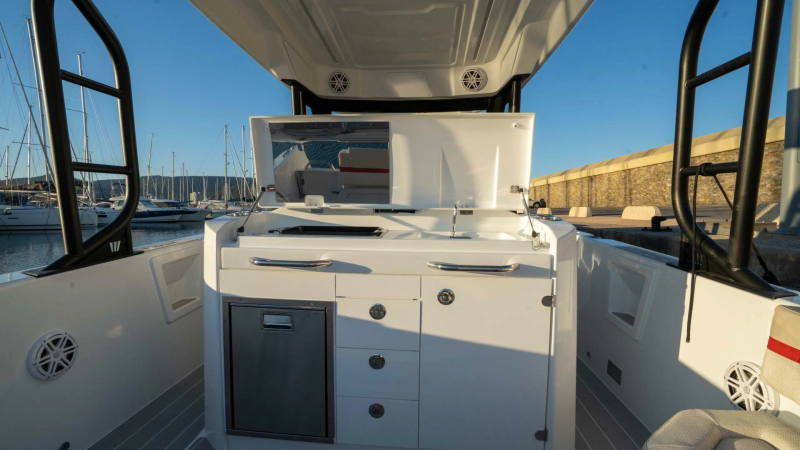 2027 Wellcraft 28 T-Top