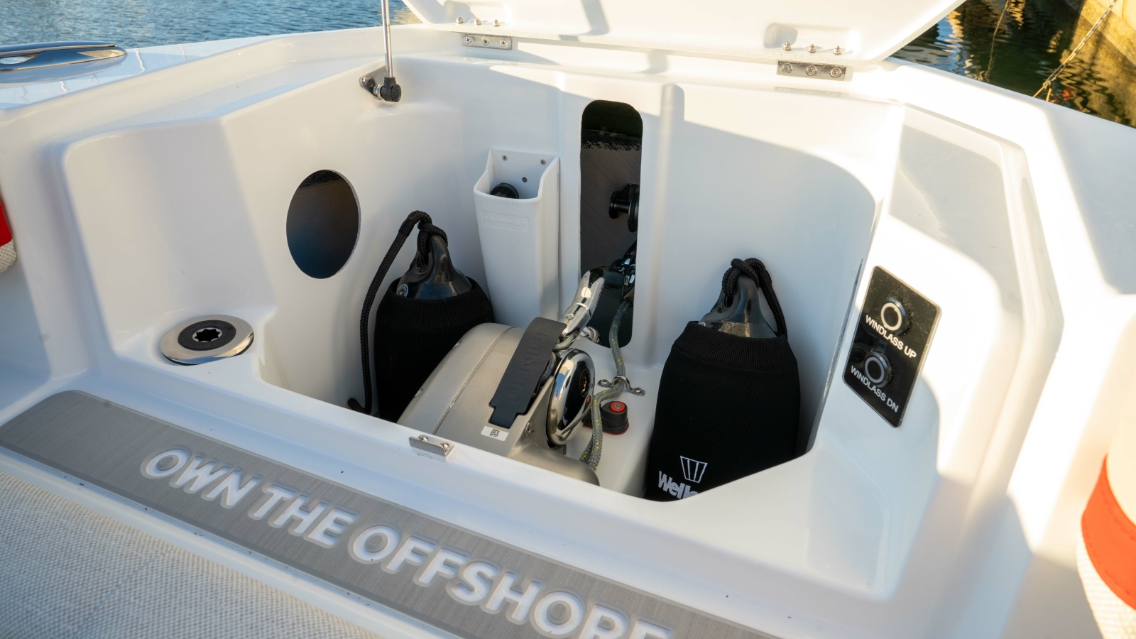 2027 Wellcraft 28 T-Top