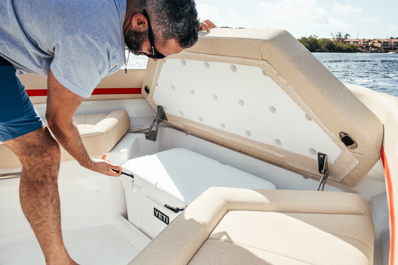 2027 Wellcraft 28 T-Top