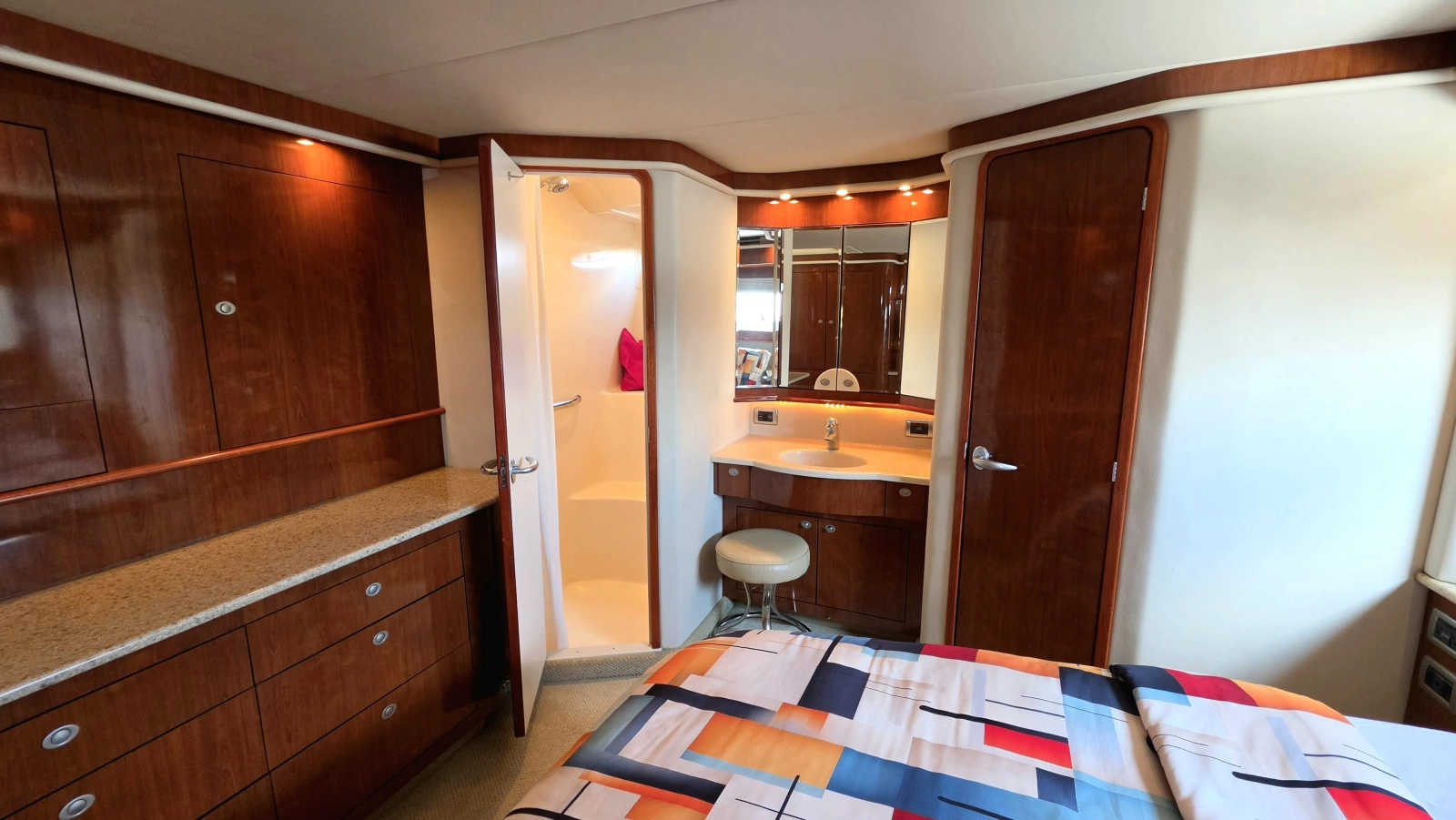 2004 Sea Ray 480 Motor Yacht