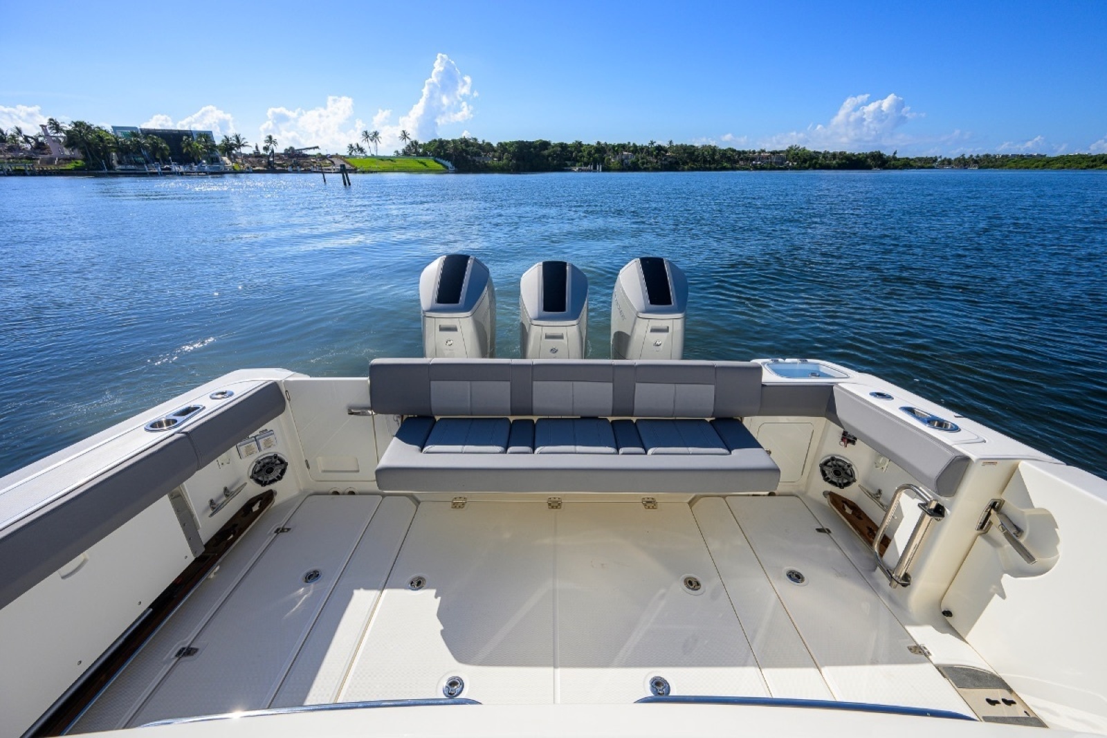 42 ft Boston Whaler 2024 Outrage GATE KEEPER