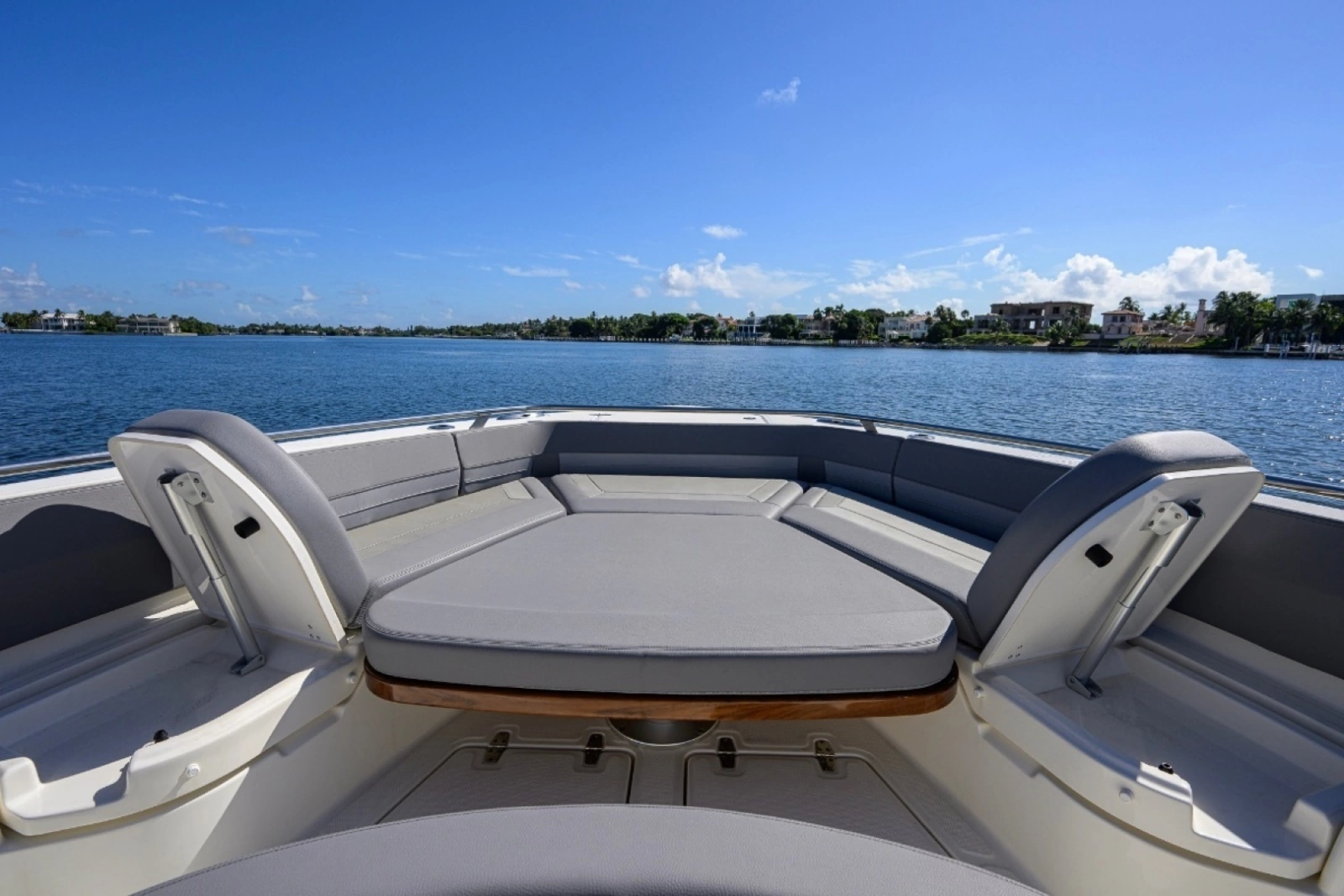 42 ft Boston Whaler 2024 Outrage GATE KEEPER