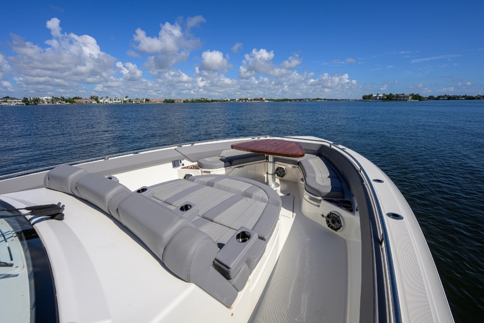 42 ft Boston Whaler 2024 Outrage GATE KEEPER