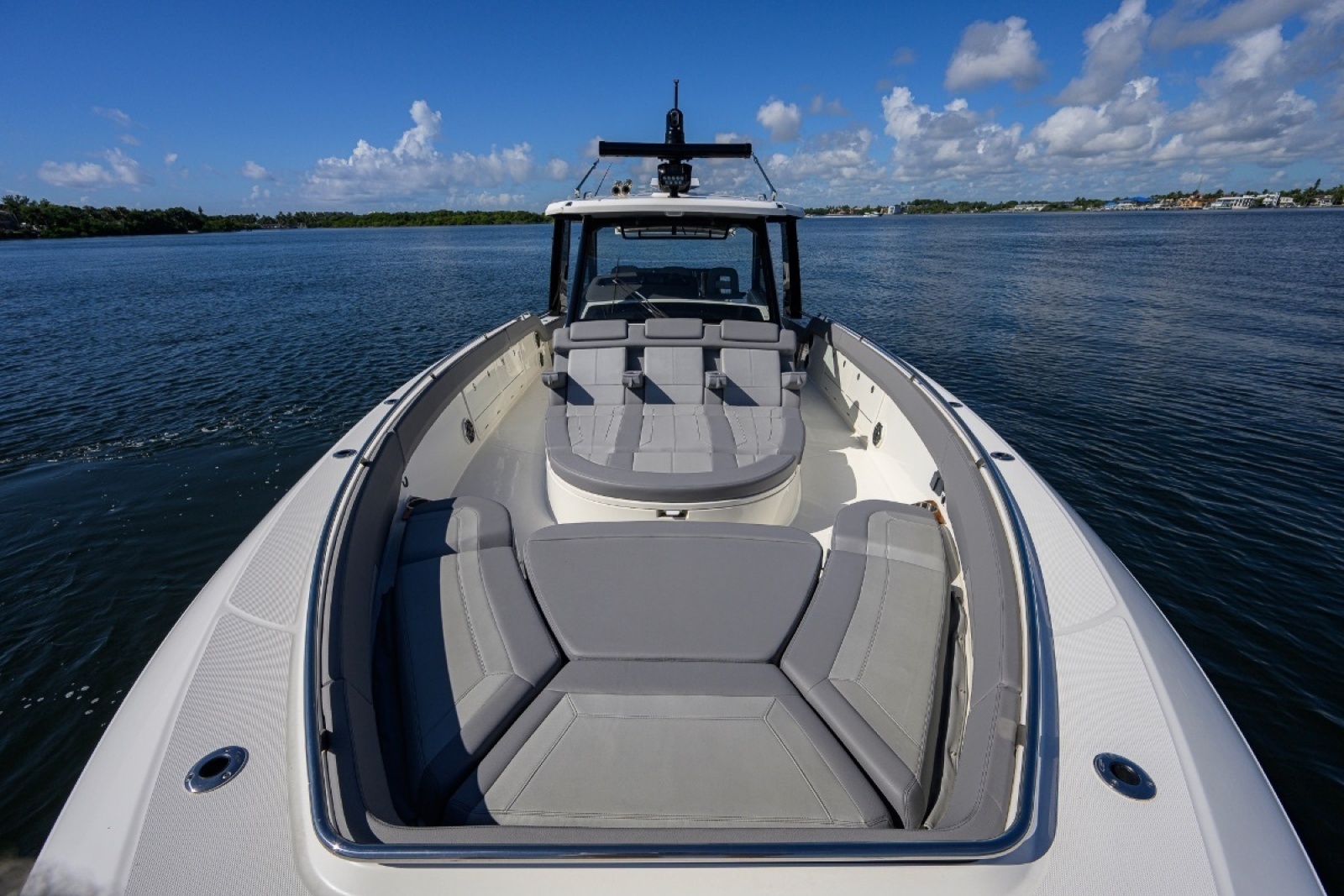 42 ft Boston Whaler 2024 Outrage GATE KEEPER