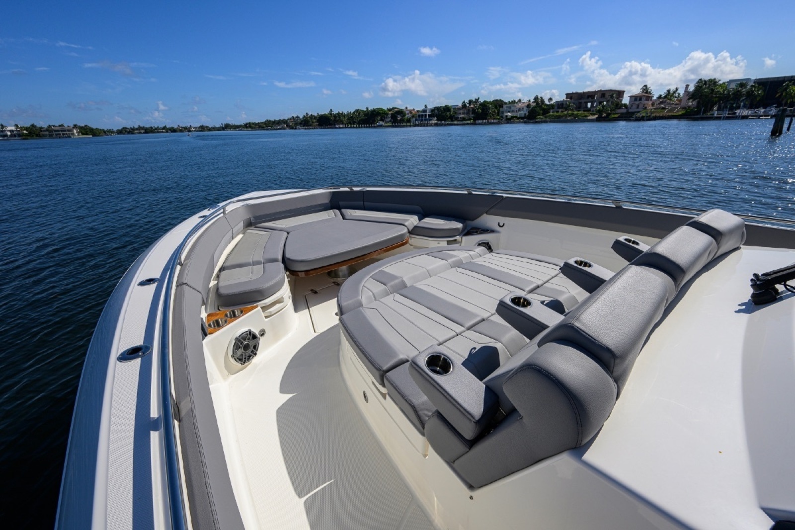 42 ft Boston Whaler 2024 Outrage GATE KEEPER