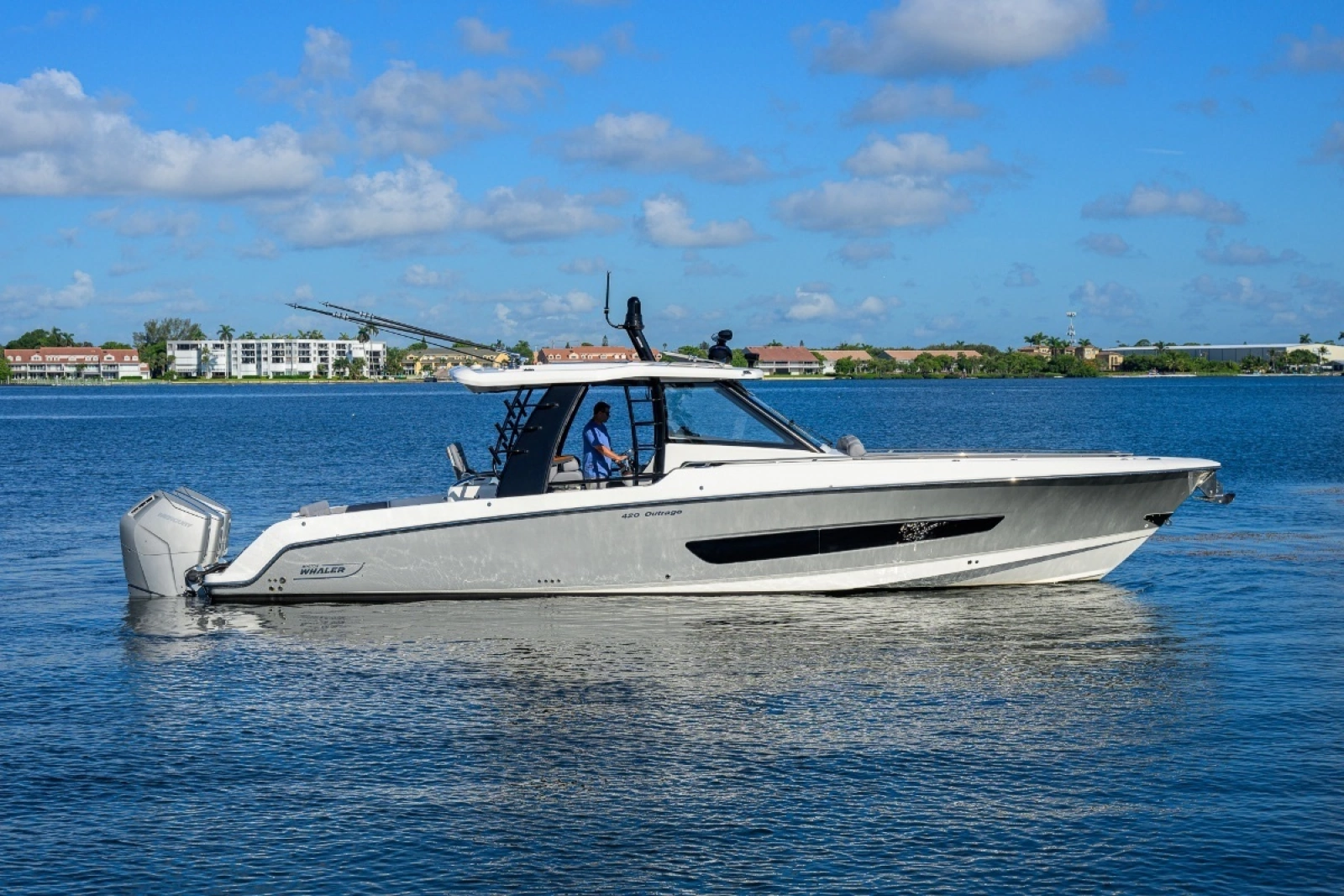42 ft Boston Whaler 2024 Outrage GATE KEEPER