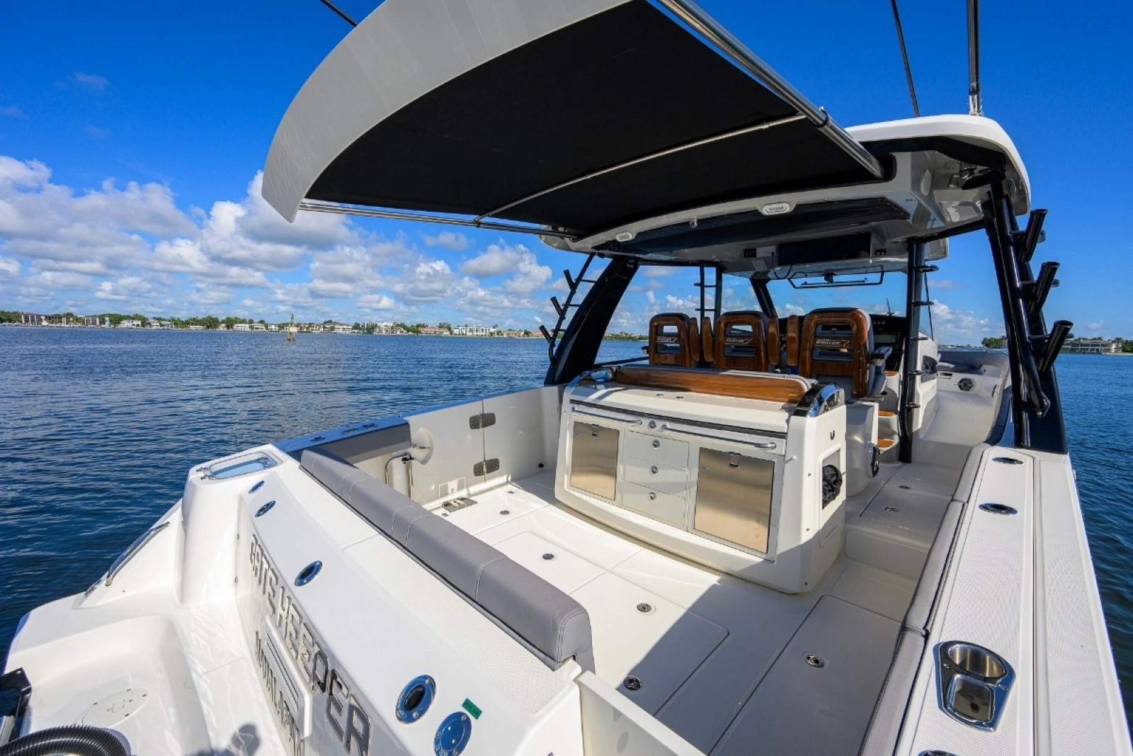 42 ft Boston Whaler 2024 Outrage GATE KEEPER