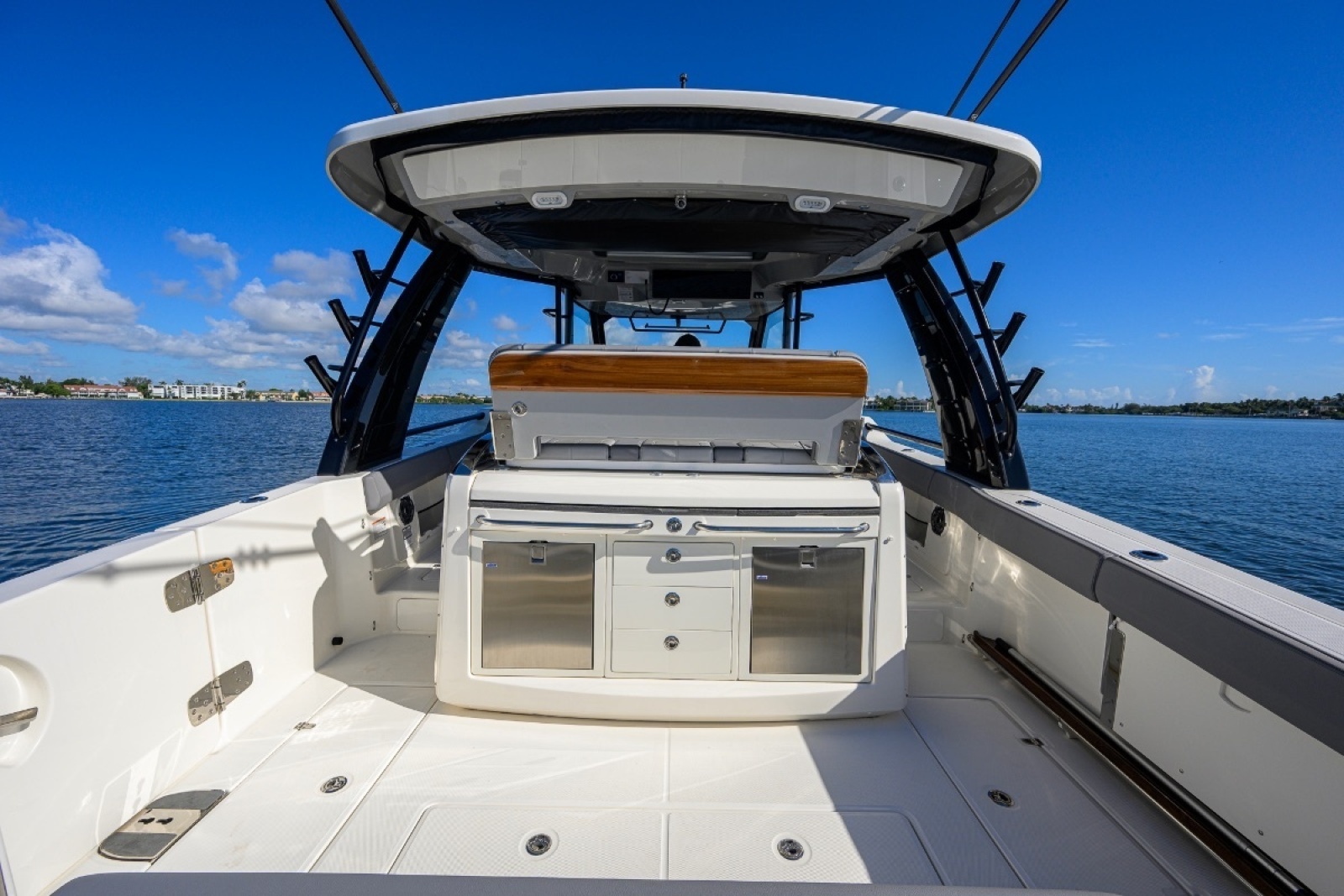 42 ft Boston Whaler 2024 Outrage GATE KEEPER