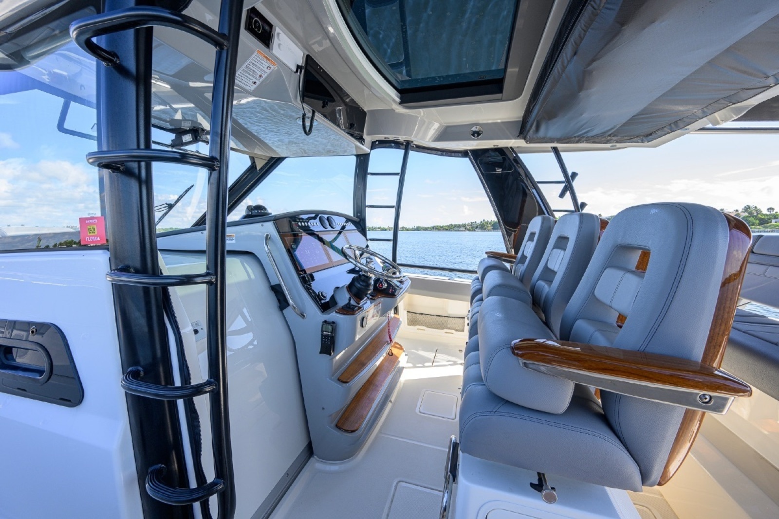 42 ft Boston Whaler 2024 Outrage GATE KEEPER