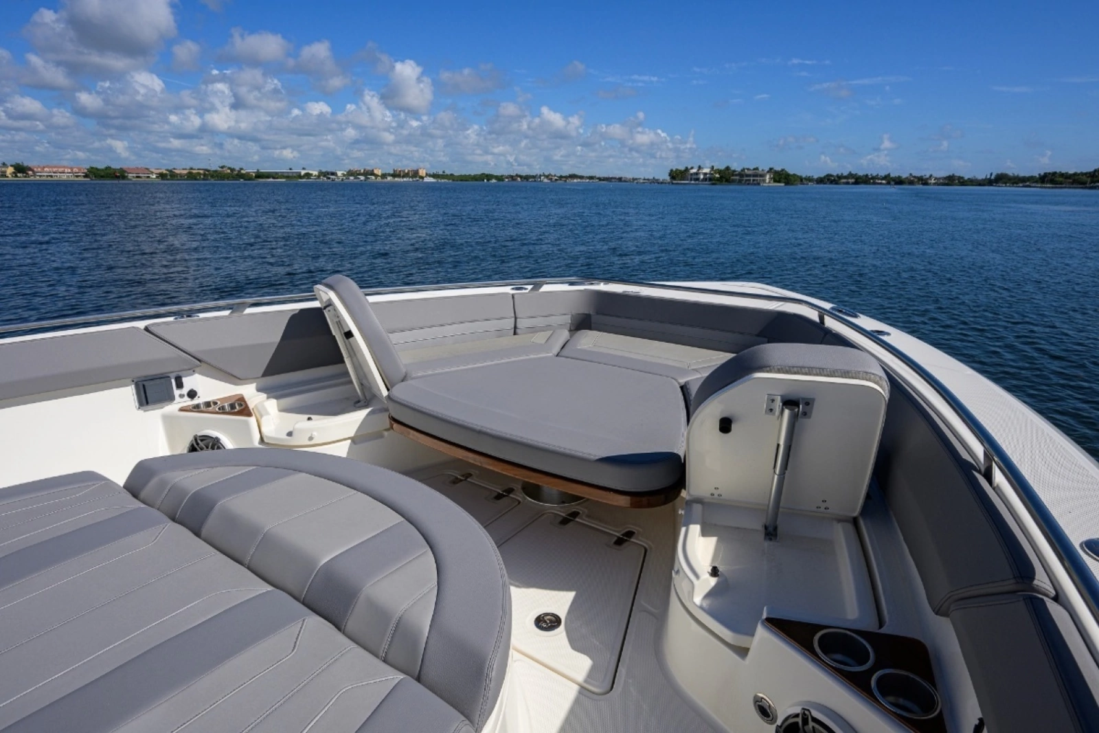 42 ft Boston Whaler 2024 Outrage GATE KEEPER