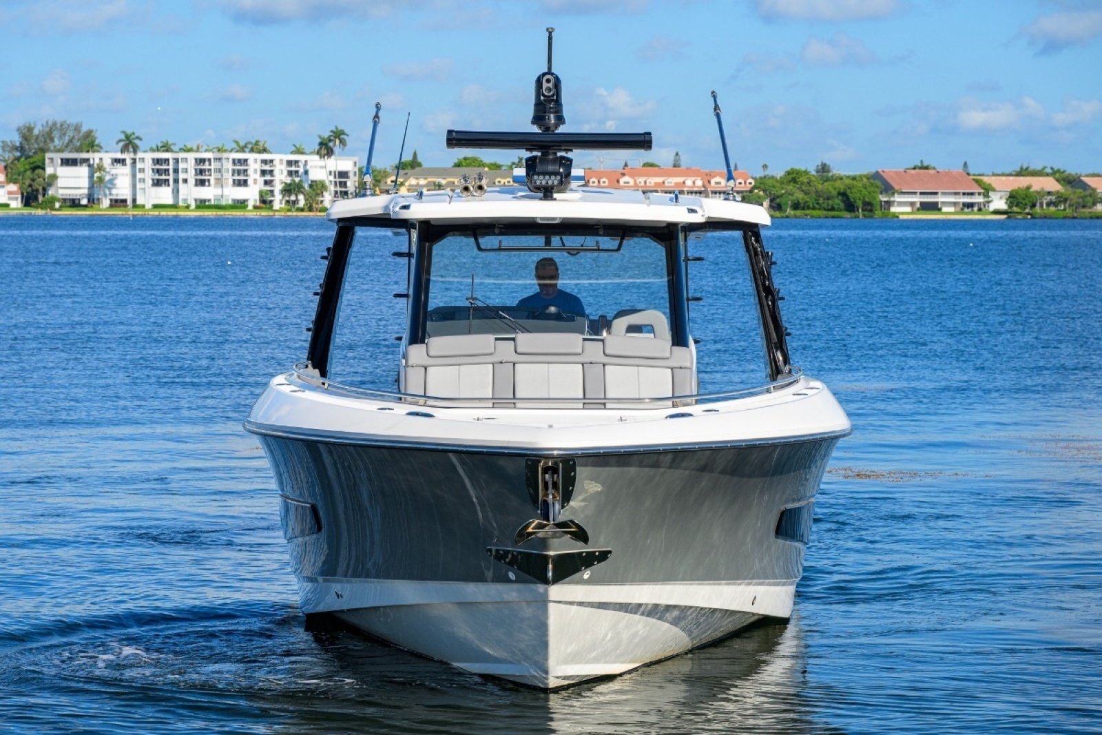42 ft Boston Whaler 2024 Outrage GATE KEEPER