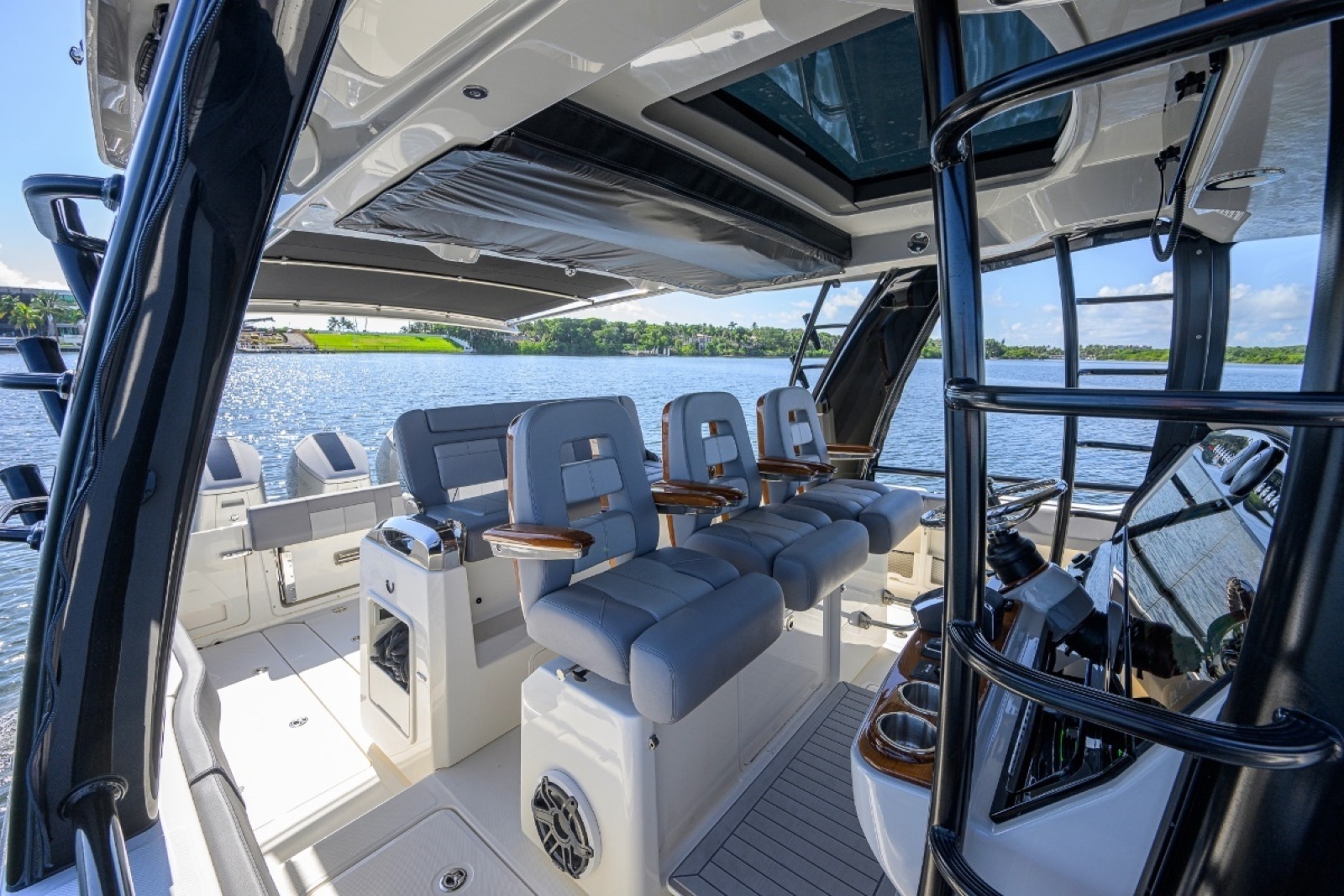 42 ft Boston Whaler 2024 Outrage GATE KEEPER