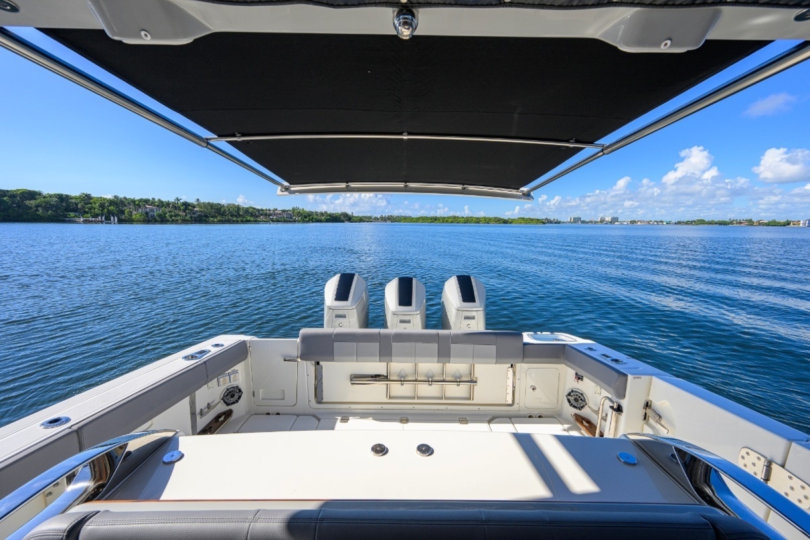 42 ft Boston Whaler 2024 Outrage GATE KEEPER