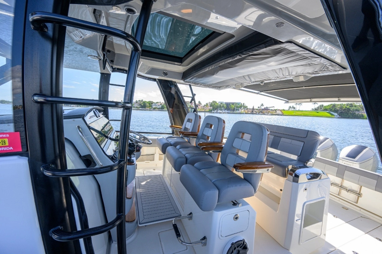 42 ft Boston Whaler 2024 Outrage GATE KEEPER