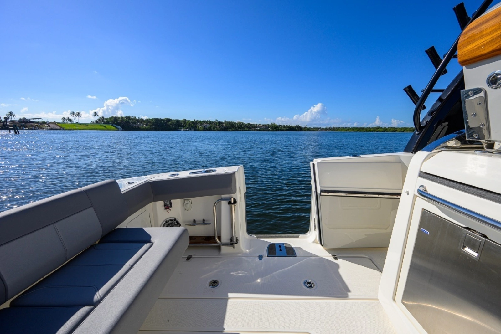 42 ft Boston Whaler 2024 Outrage GATE KEEPER