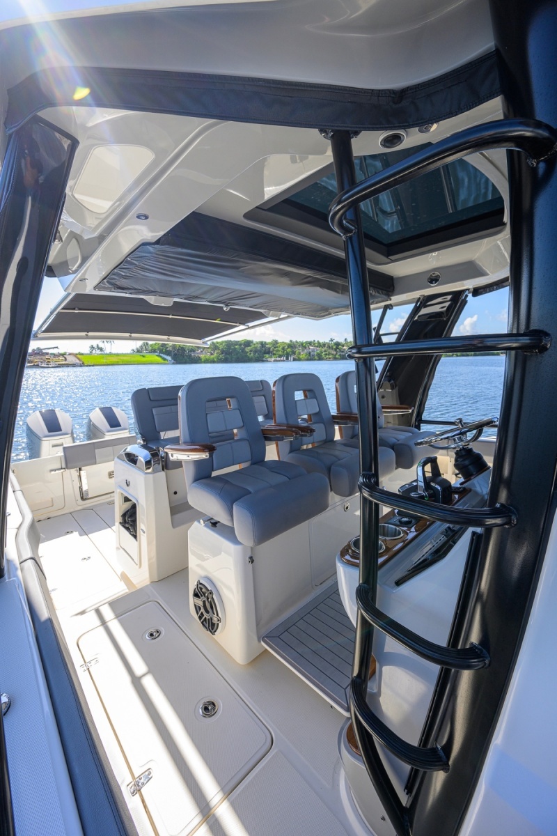 42 ft Boston Whaler 2024 Outrage GATE KEEPER