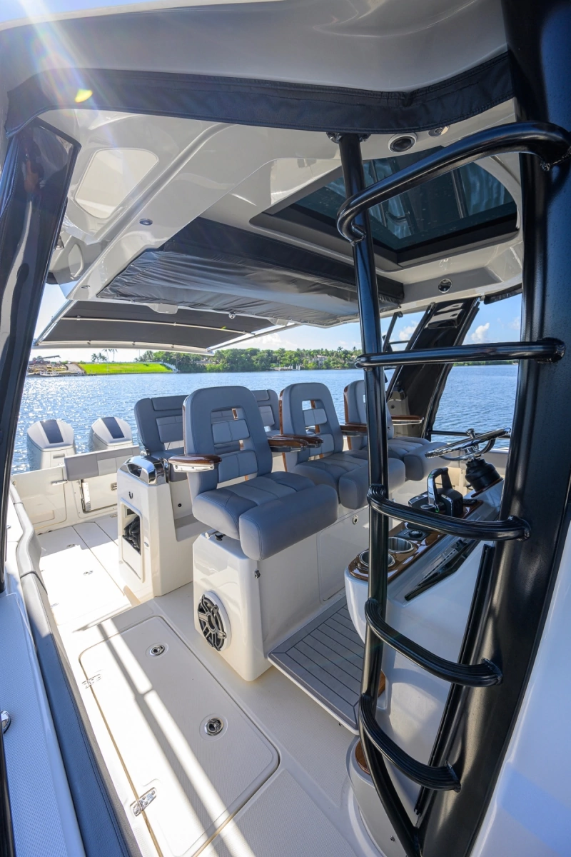 42 ft Boston Whaler 2024 Outrage GATE KEEPER