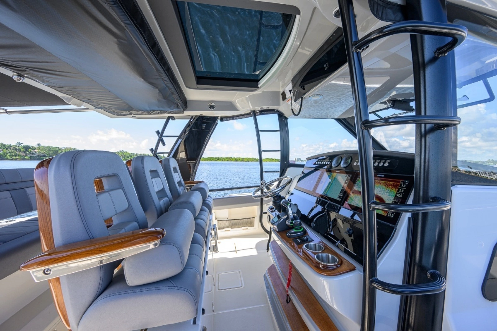 42 ft Boston Whaler 2024 Outrage GATE KEEPER
