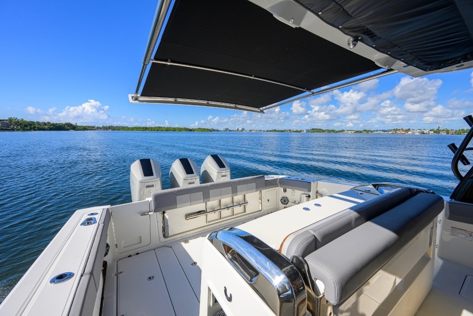 42 ft Boston Whaler 2024 Outrage GATE KEEPER
