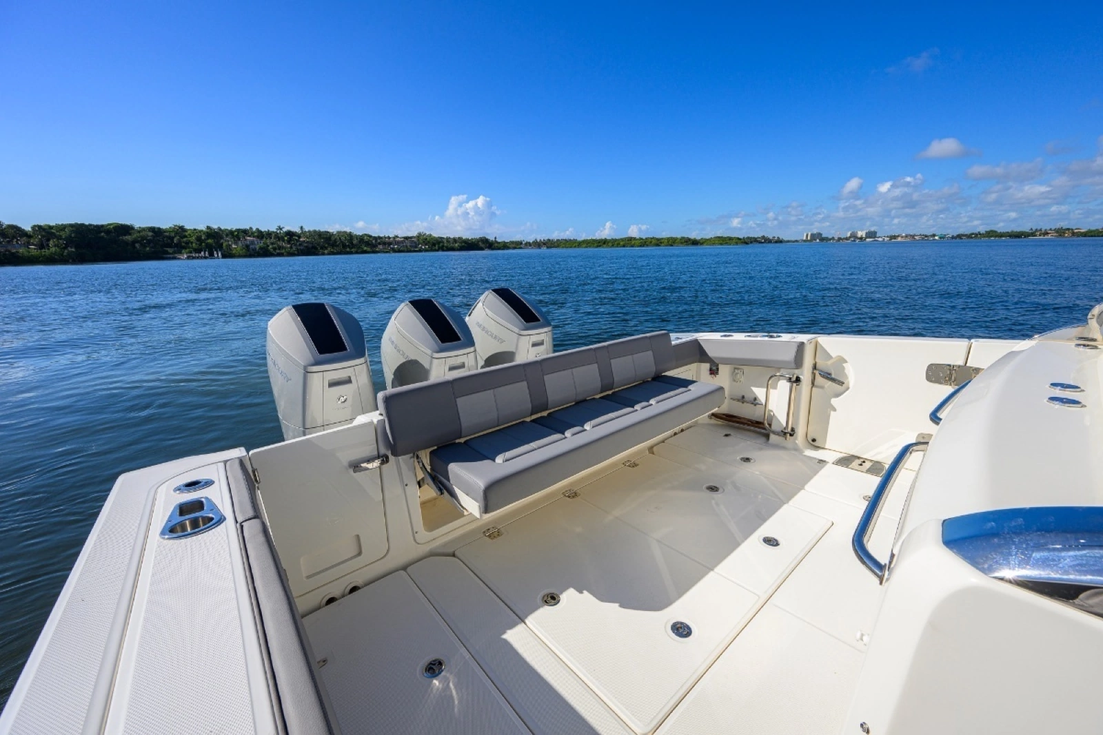 42 ft Boston Whaler 2024 Outrage GATE KEEPER
