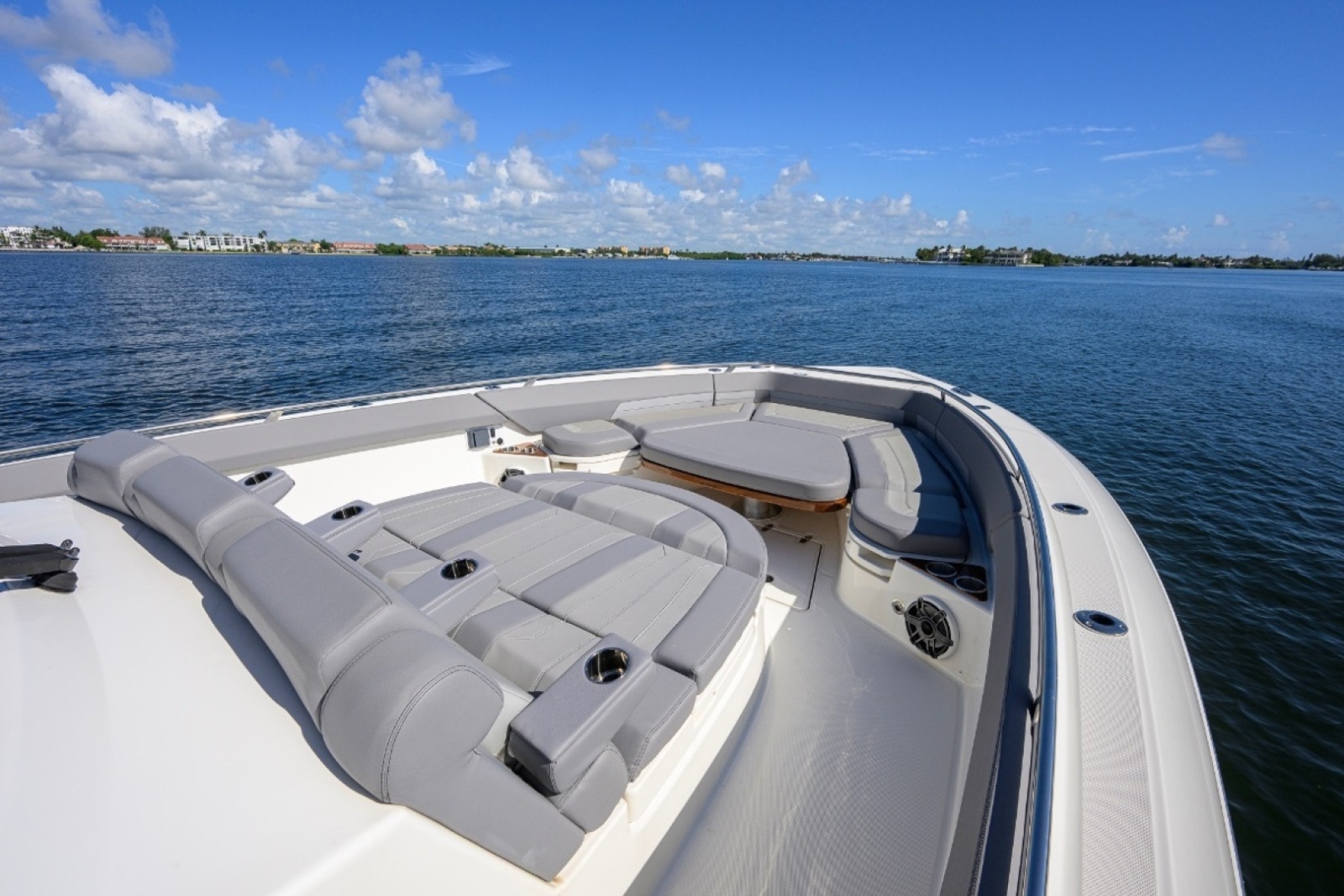 42 ft Boston Whaler 2024 Outrage GATE KEEPER