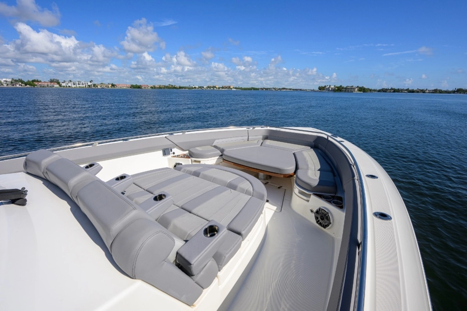 42 ft Boston Whaler 2024 Outrage GATE KEEPER