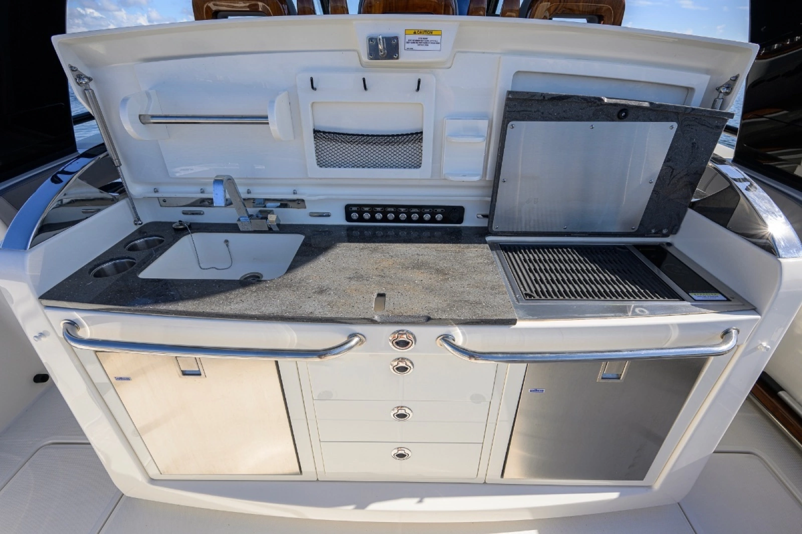 42 ft Boston Whaler 2024 Outrage GATE KEEPER