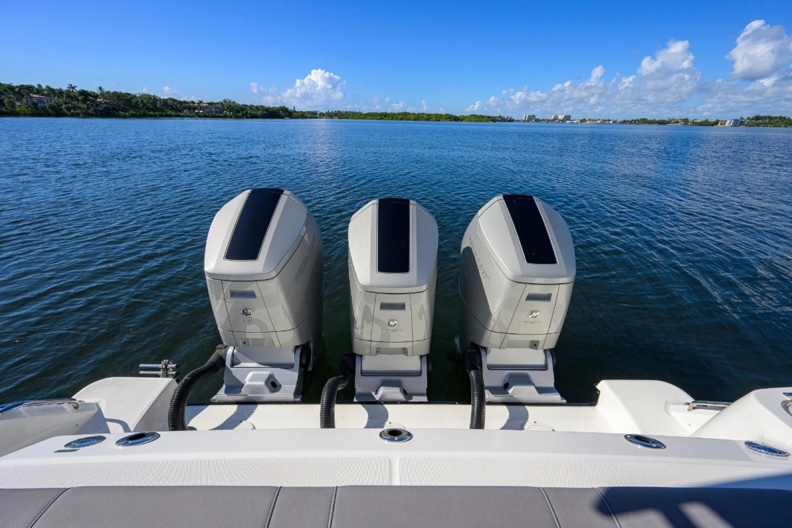 42 ft Boston Whaler 2024 Outrage GATE KEEPER