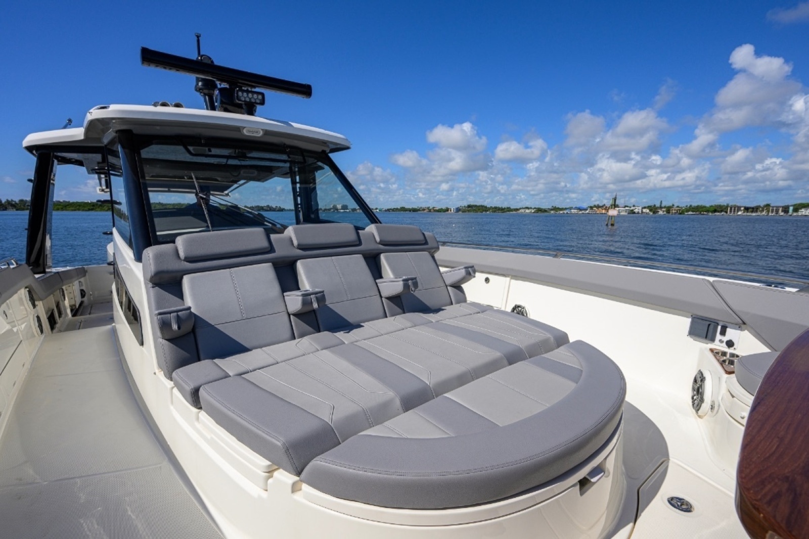 42 ft Boston Whaler 2024 Outrage GATE KEEPER