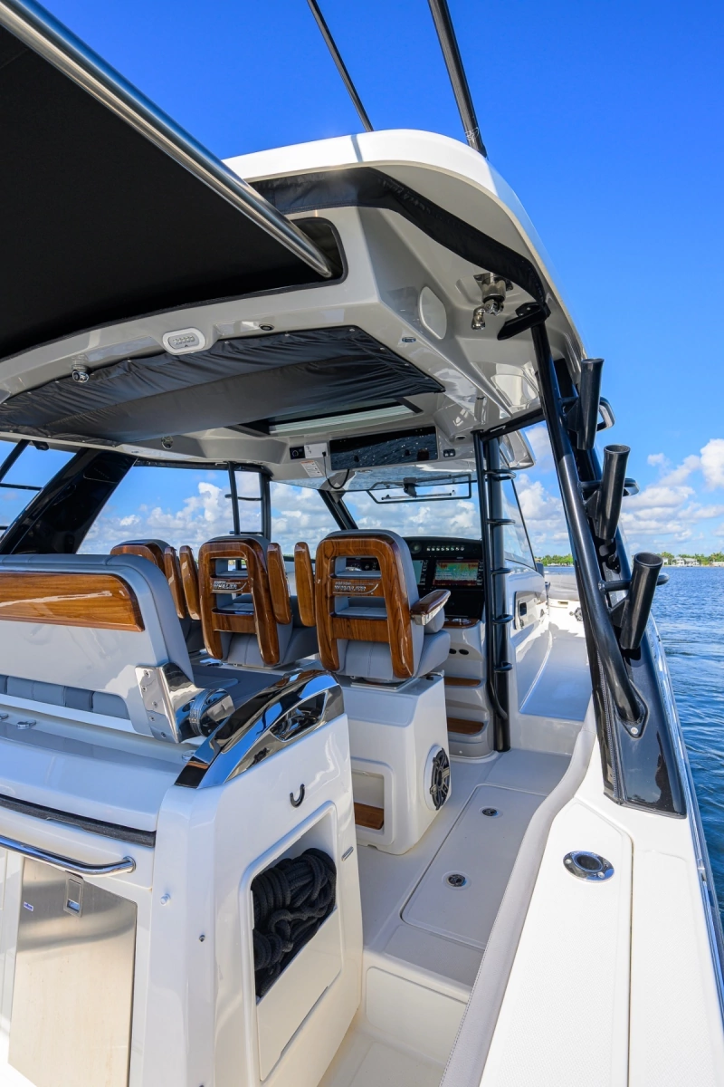 42 ft Boston Whaler 2024 Outrage GATE KEEPER