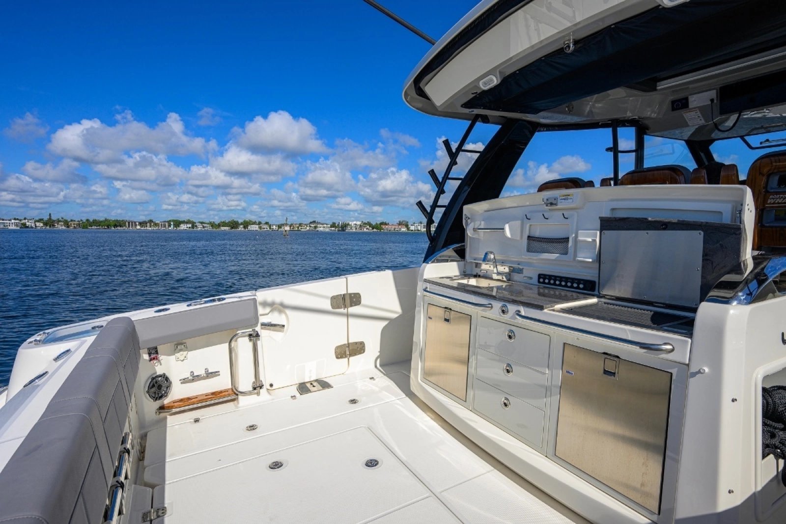 42 ft Boston Whaler 2024 Outrage GATE KEEPER