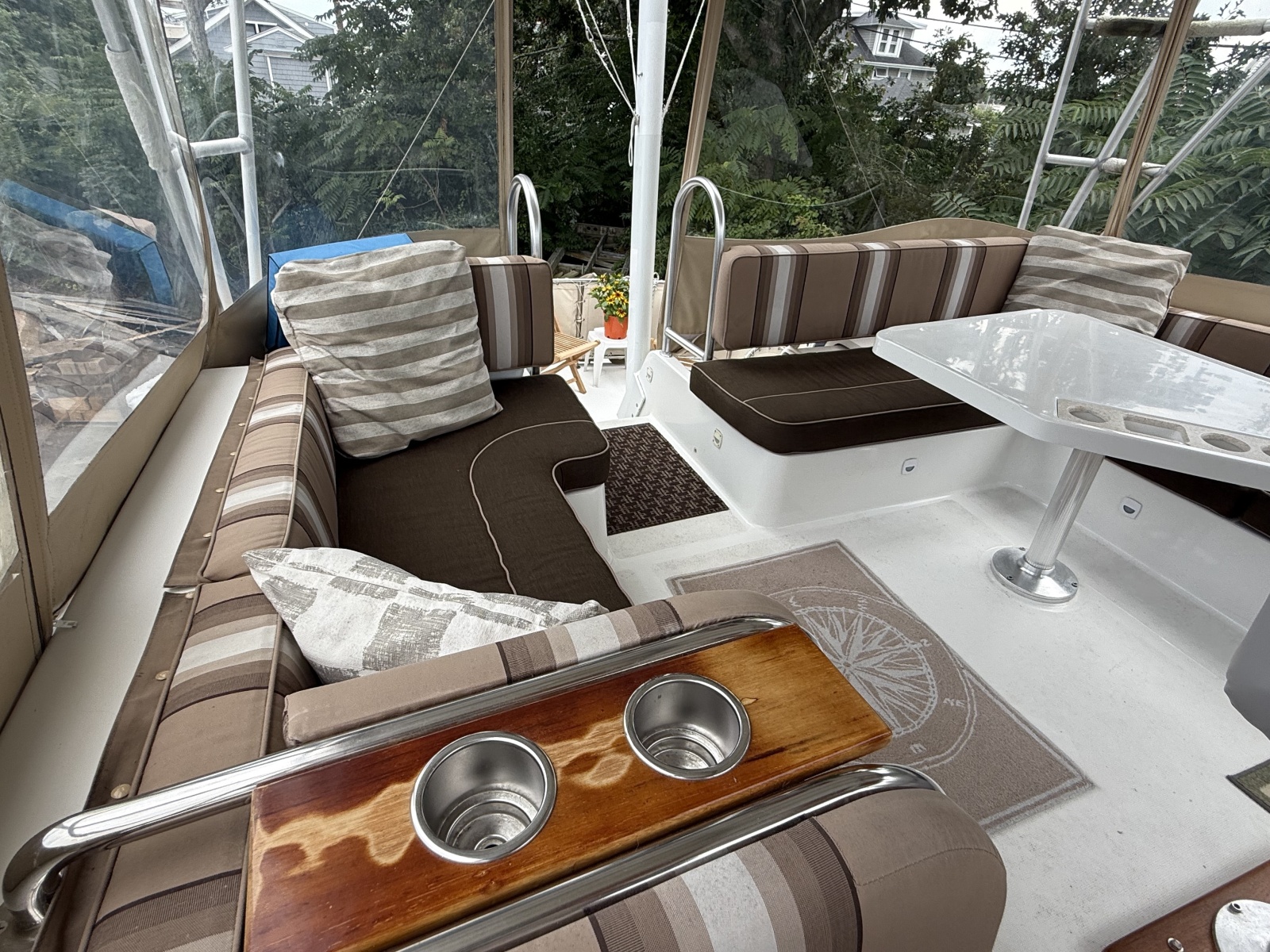 43' Mainship flybridge aft2