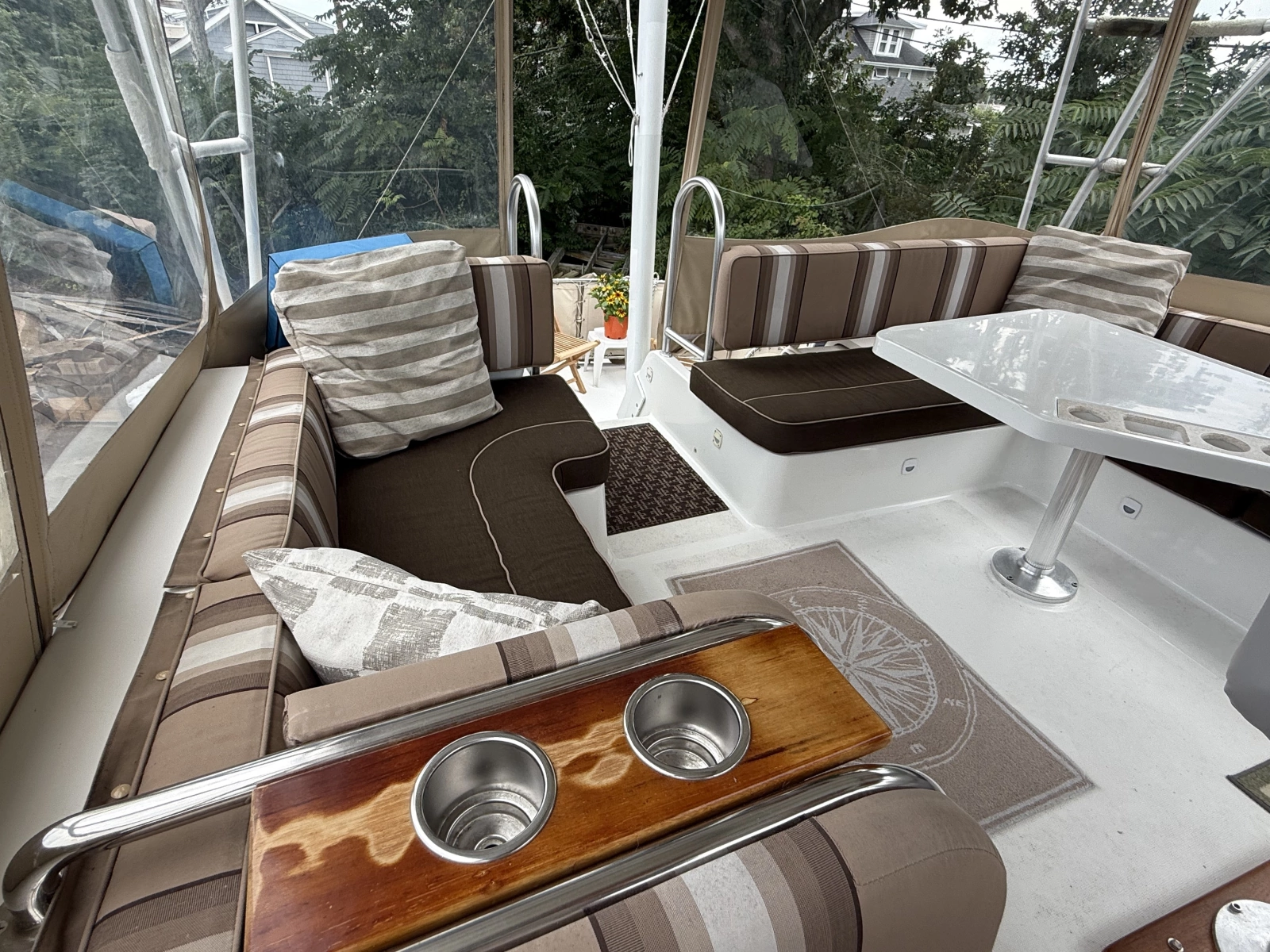 43' Mainship flybridge aft2