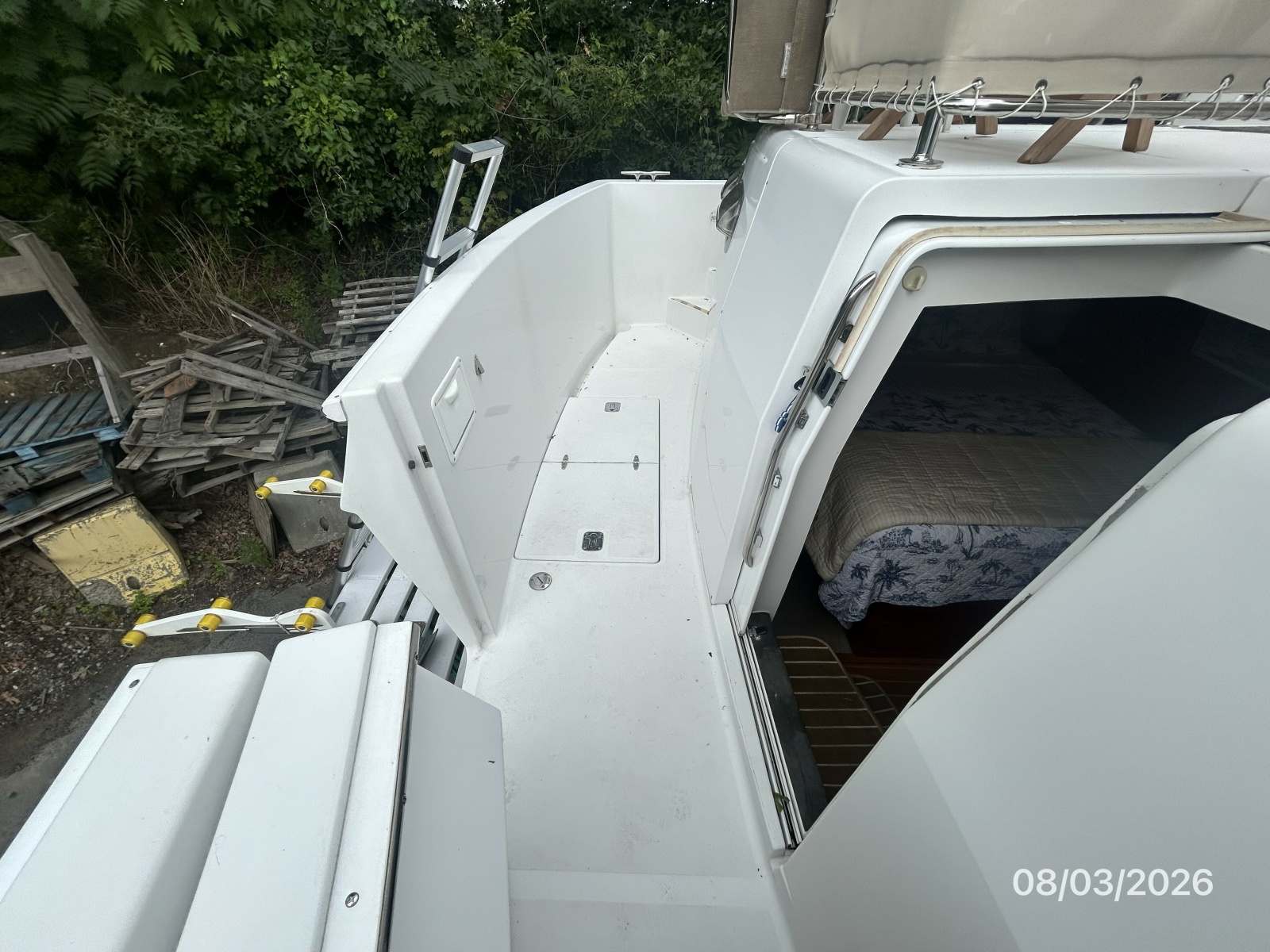 43' Mainship aftdeck port